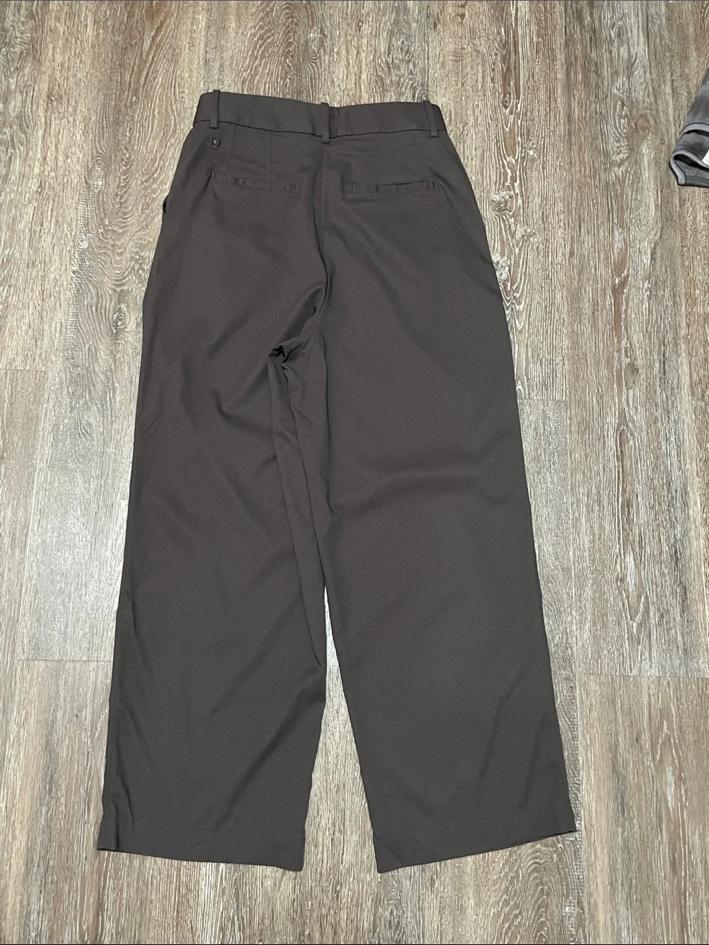 EUC Lululemon Pleat-Front High-Rise Trouser *Short. Color Espresso. Size 6